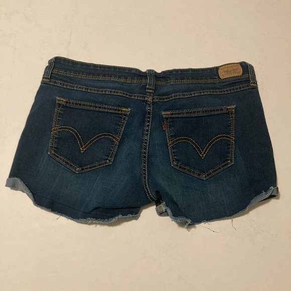 Levi shorts - Picture 2 of 2